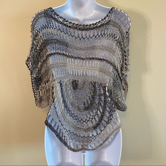 123
USA Black and white mesh top super soft - Picture 2 of 4